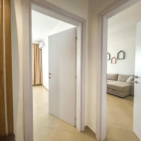 Spacious Living 828 Inn *