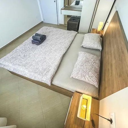 Inn Spacious Living 828 Golem (Tirana)