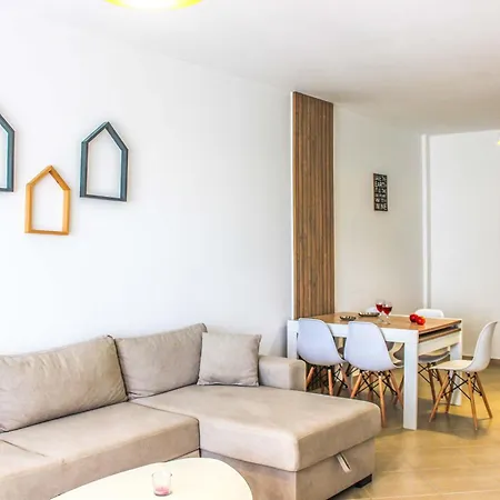 Spacious Living 828 Inn Golem (Tirana)