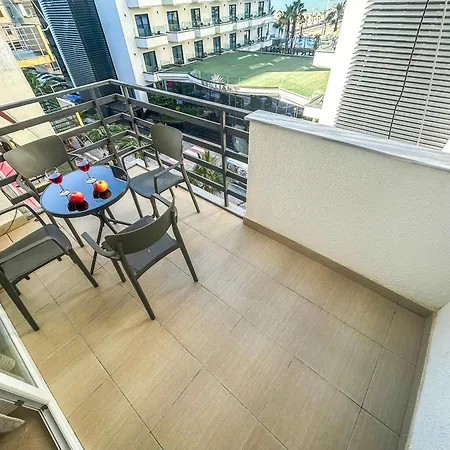 Spacious Living 828