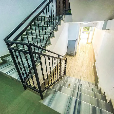Spacious Living 828